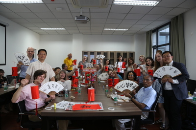 我校隆重举办2017-2018学年外籍教师结聘暨优秀教师颁奖典礼